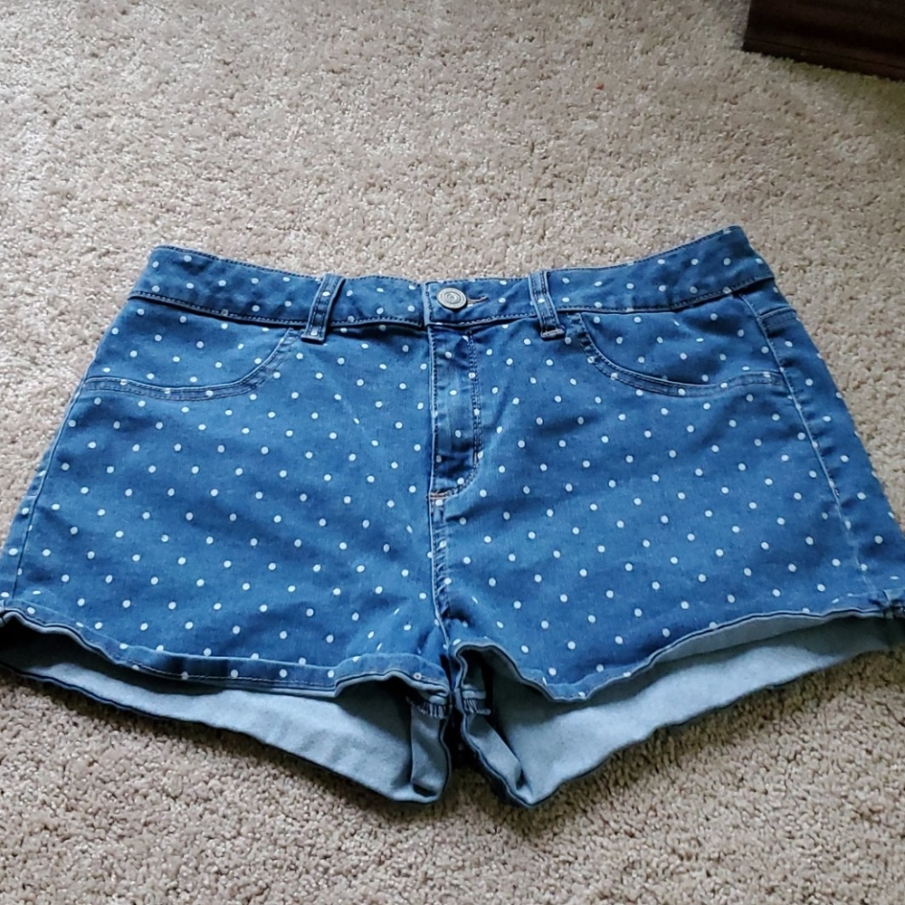 💚💚 SO polka dot jean shorts